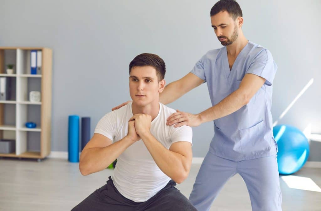 Scopri come prevenire gli infortuni sportivi con consigli pratici e l’aiuto della fisioterapia preventiva. Area Fisio offre soluzioni per proteggere il tuo corpo e gestire il post-trauma.