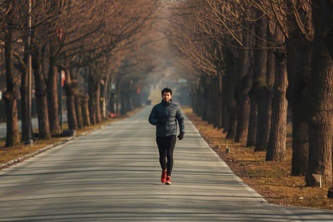 Buoni propositi, schiena vera: perché muoversi bene batte il riposo