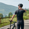 Giro d’Italia 2026: la “cervicale del ciclista” e le mani che formicolano. 5 controlli prima di dare colpa alla postura.